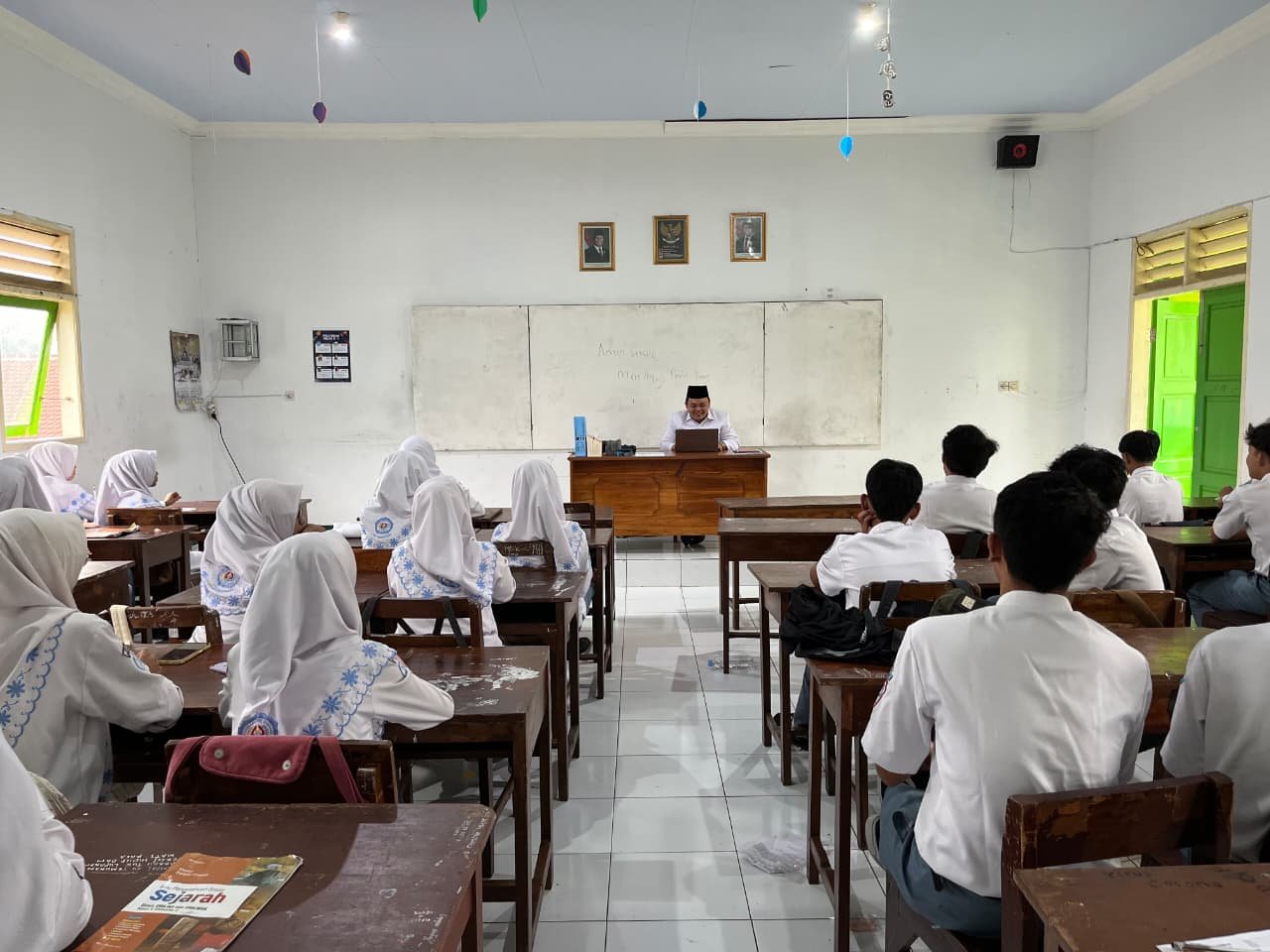 KEGIATAN KOKURIKULER PENDALAMAN MATERI IBADAH PESERTA DIDIK KELAS X DAN XI MAN TEMANGGUNG (Foto 3)