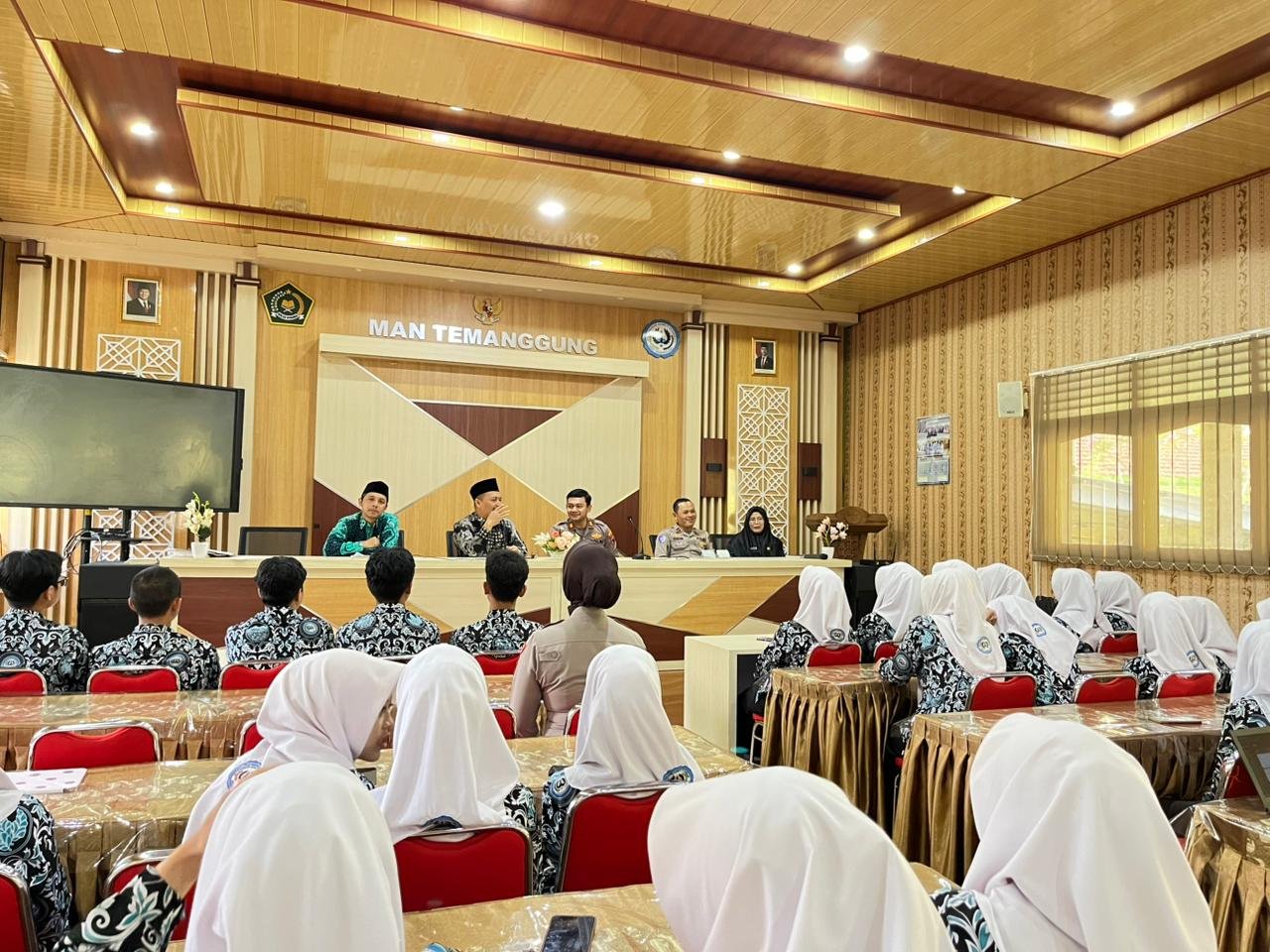Tingkatkan Literasi Digital Siswa, Polres Temanggung Gelar Sosialisasi Program Paham AI di MAN Temanggung