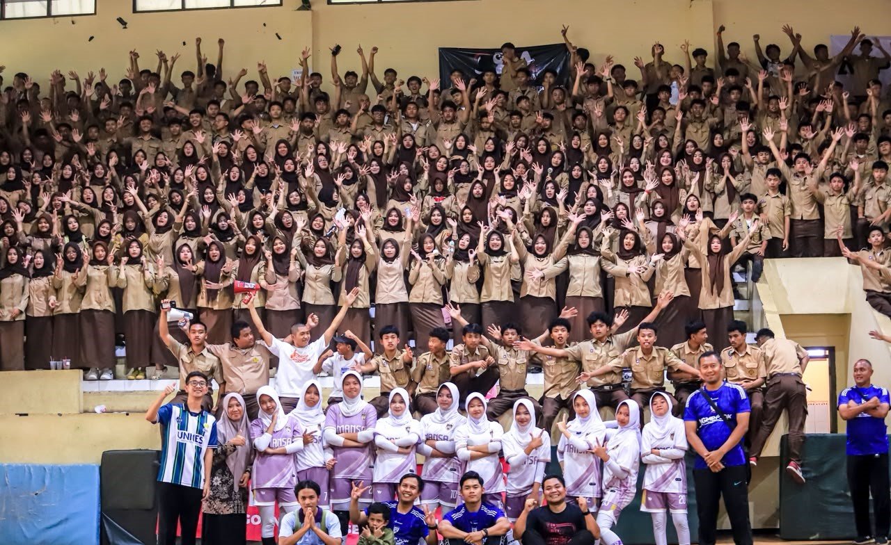 Perjuangan Luar Biasa, Tim Futsal Putri MAN Temanggung Raih Runner-Up di MGMP CUP 2026 (Foto 3)