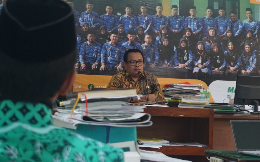 MONITORING GURU-PEGAWAI MAN TEMANGGUNG OLEH BIRO SDM KANWIL KEMENAG JAWA TENGAH