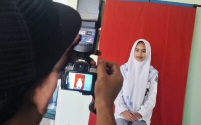 MAN TEMANGGUNG GELAR SESI FOTO KELAS XII UNTUK TKA DAN IJAZAH