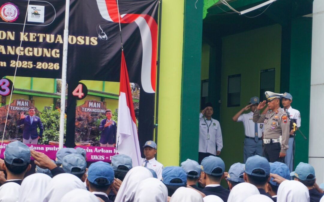Upacara Bendera MAN Temanggung Hadirkan Pembina dari Satlantas Polres